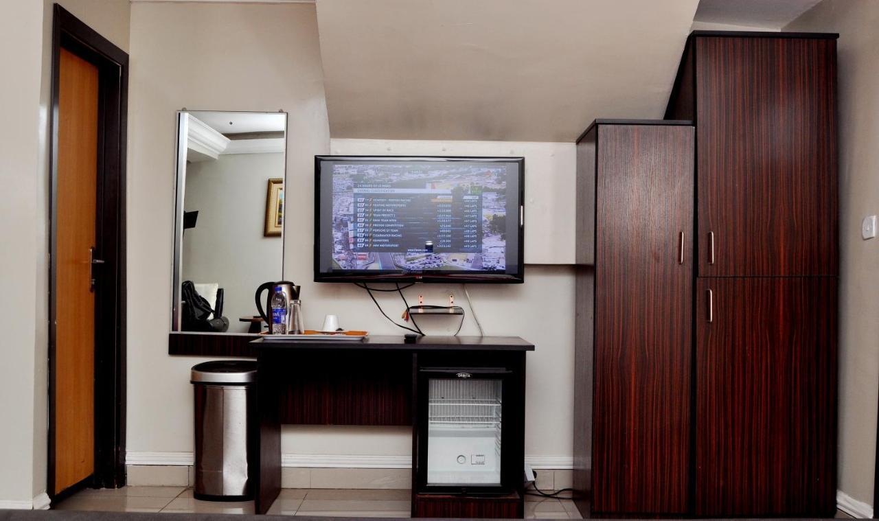 Primal Hotel Isaac John Gra Ikeja Ngoại thất bức ảnh