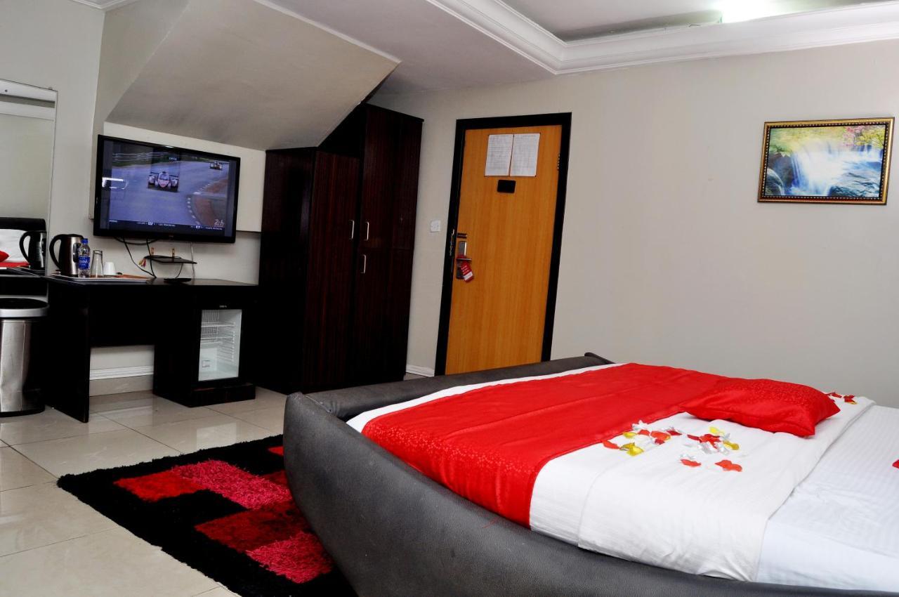 Primal Hotel Isaac John Gra Ikeja Ngoại thất bức ảnh