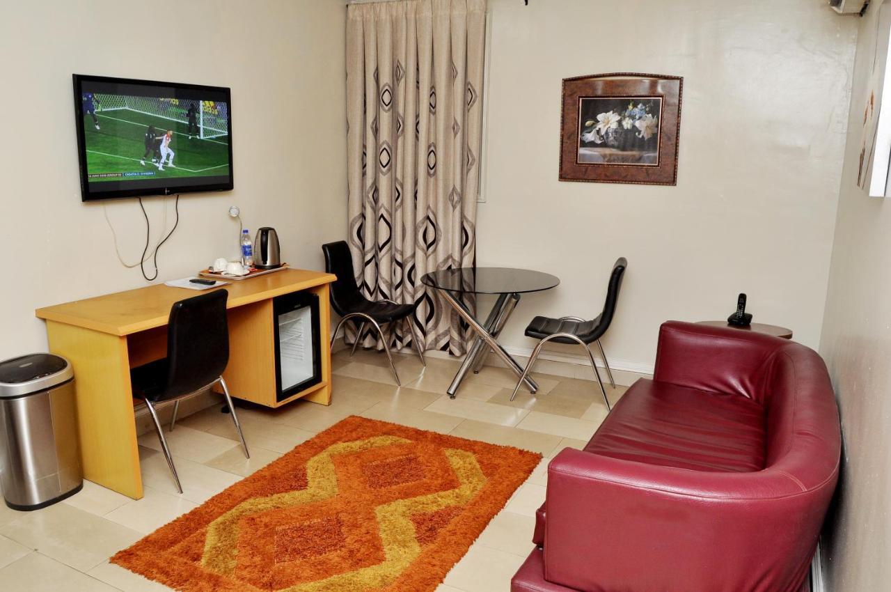 Primal Hotel Isaac John Gra Ikeja Ngoại thất bức ảnh